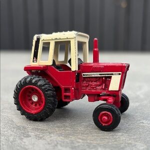 ERTL Vintage International 1086 Tractor 1/64